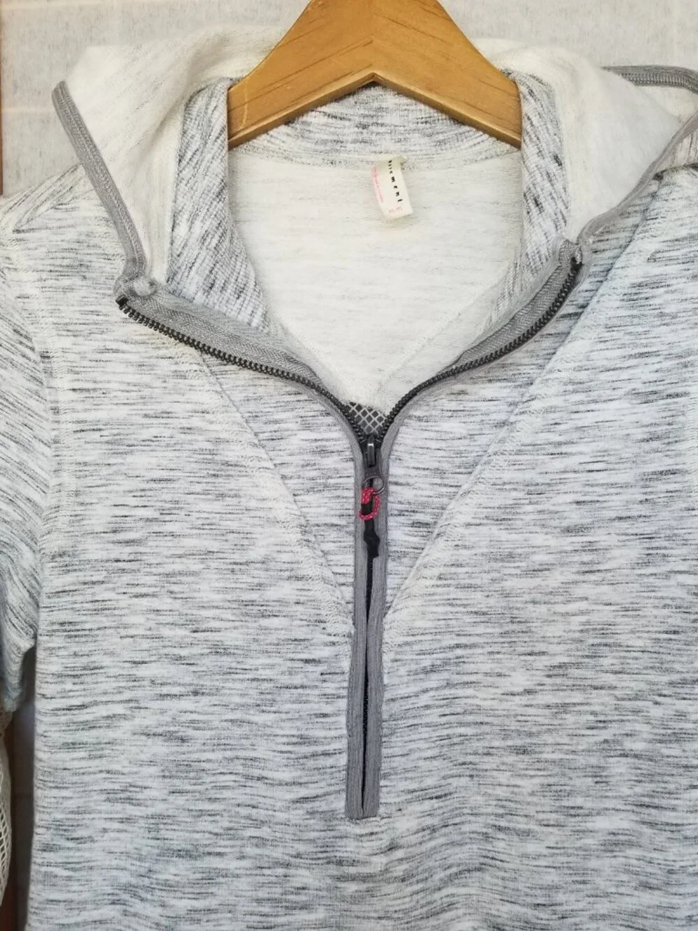 FP Movement Gray Hoodie Markle Mesh Half-Zip Sweatshirt Size Medium Zip Pockets